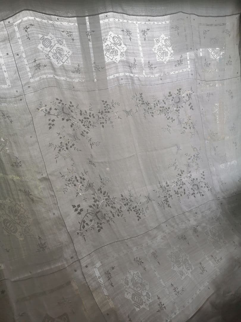 アンティーク ニードルワーク 舞う蝶と花の手刺繍＆フィレレース大判クロスカーテン