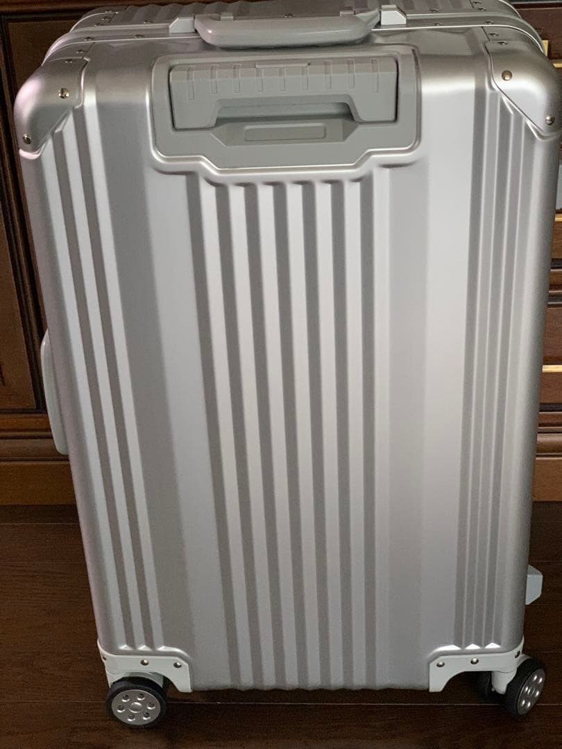 Mercedes アルミニウム キャリーケース シルバー