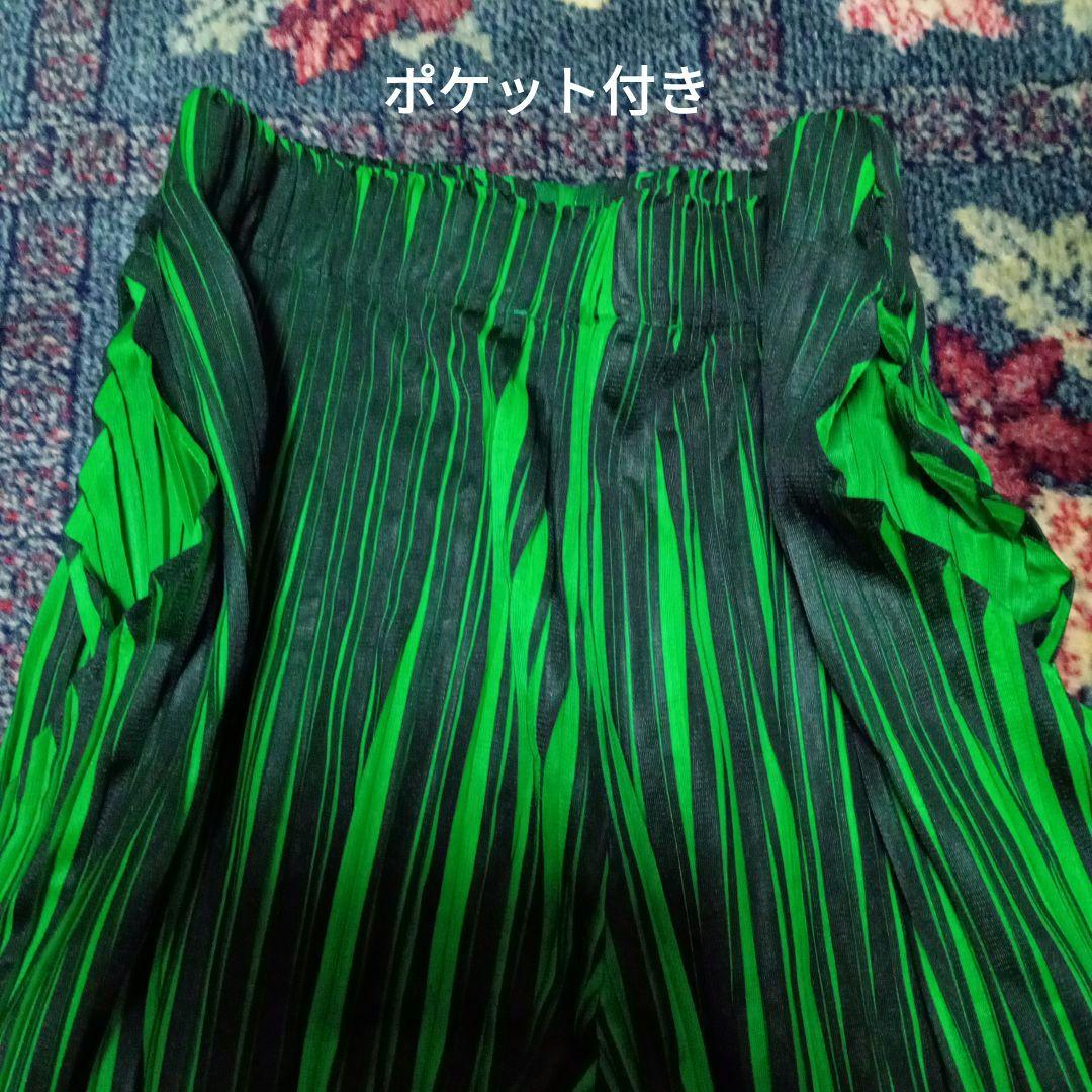 PLEATS PLEASE　プリーツパンツ