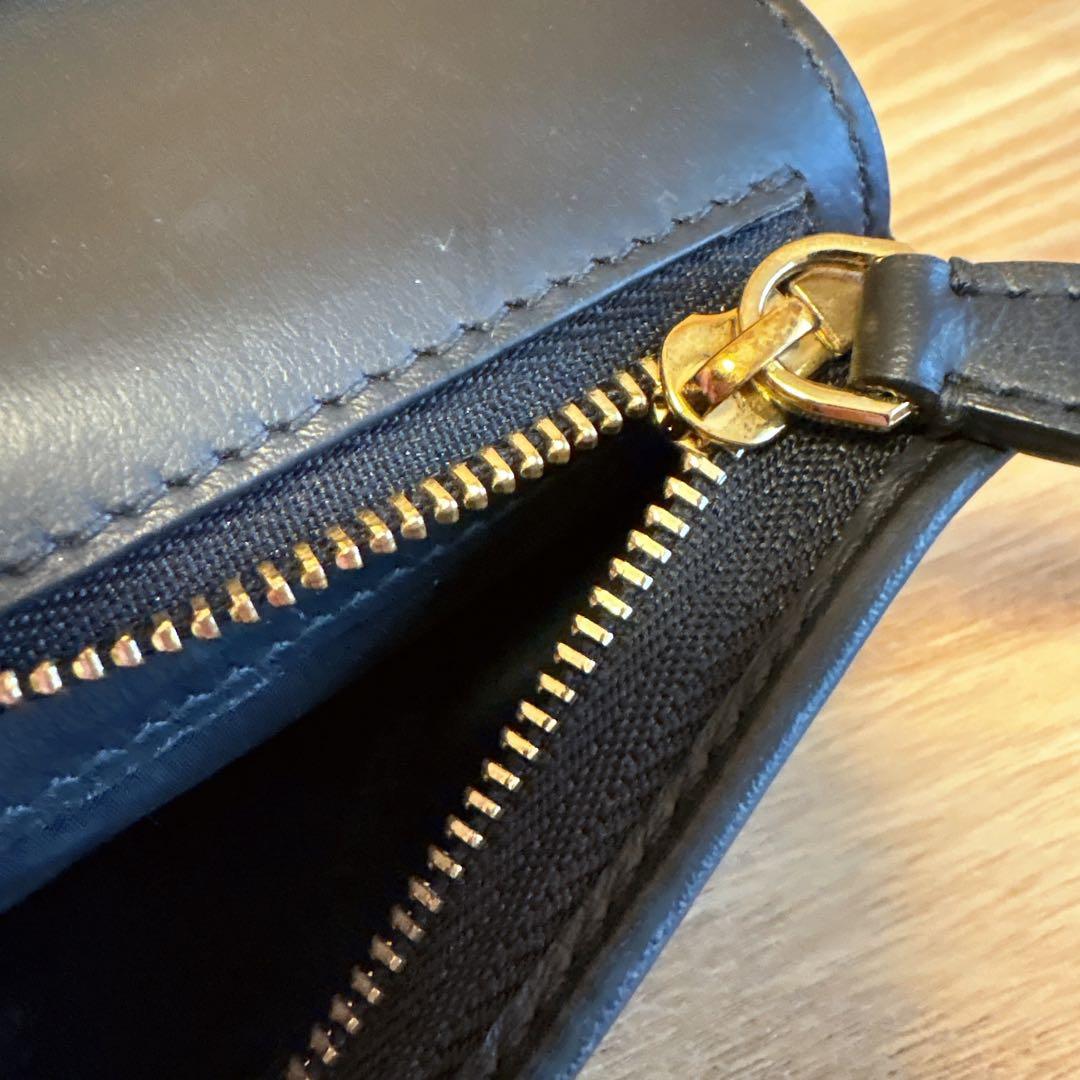 【未使用品】BURBERRY二つ折り財布 TBモノグラム ロゴ　ブラック　革