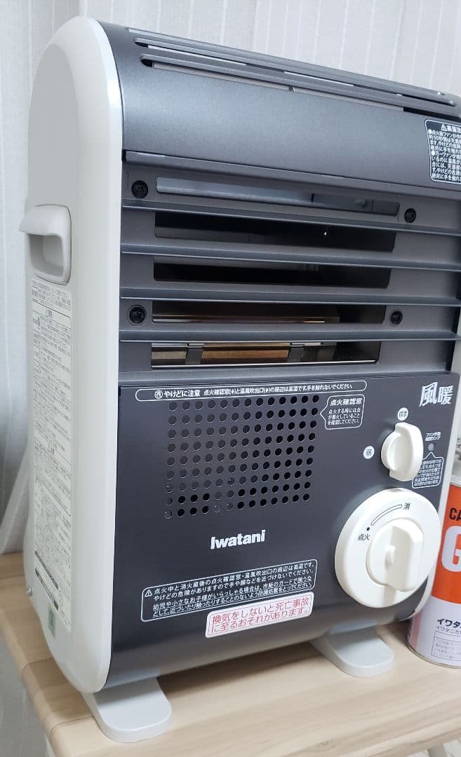 未使用に近い　大幅値下げ　イワタニ　風暖　最新型　未使用カセットガス６本オマケ