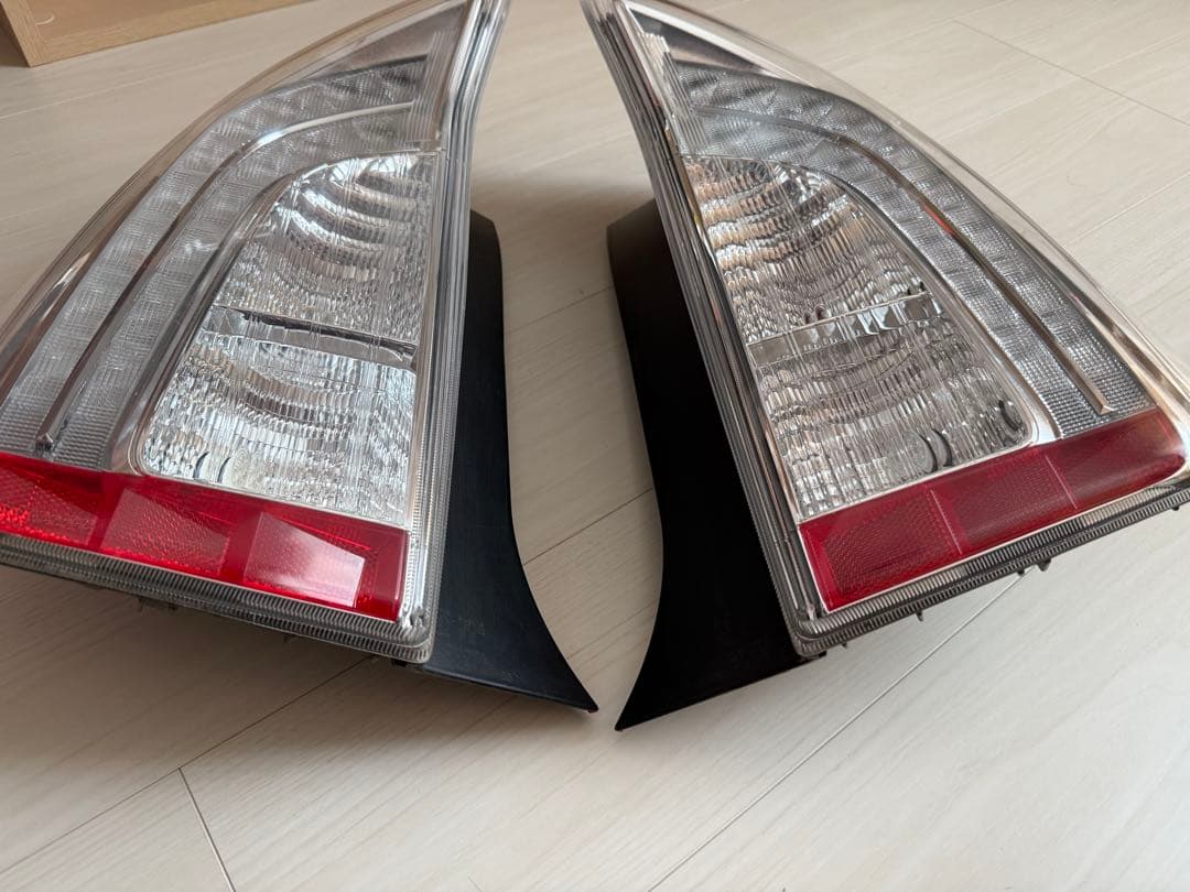 30プリウス　PHVテール