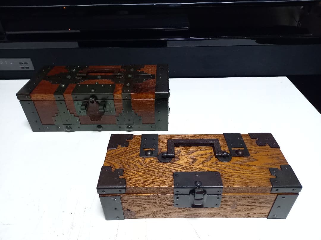 希少　和工芸　細工　手掛け　千両箱　欅　無垢材　手打ち金具　大小　二品