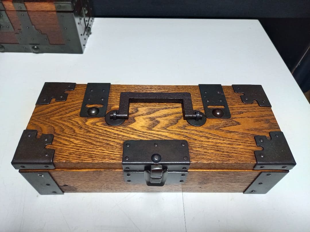 希少　和工芸　細工　手掛け　千両箱　欅　無垢材　手打ち金具　大小　二品