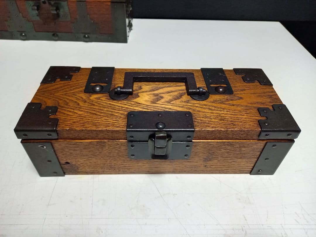 希少　和工芸　細工　手掛け　千両箱　欅　無垢材　手打ち金具　大小　二品