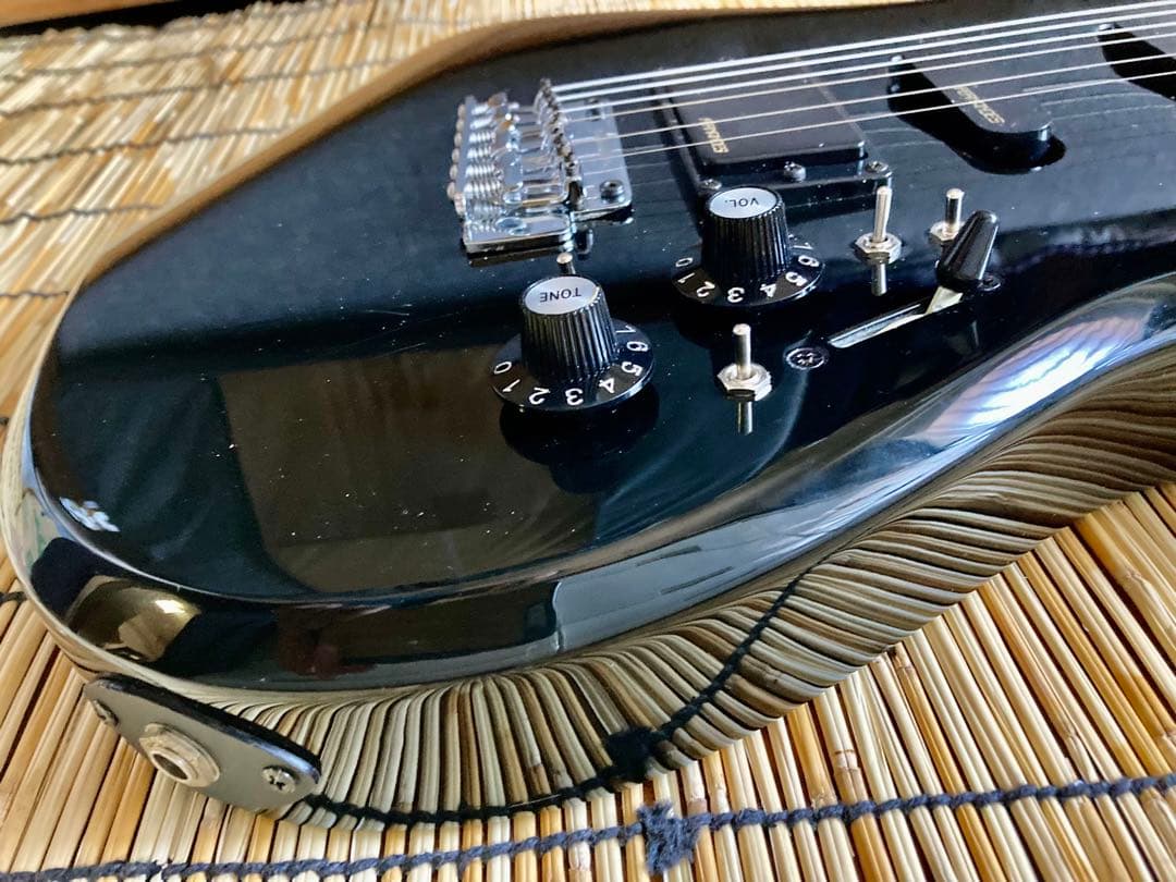 ☆最終値下決断☆ FERNANDES STをモディファイした逸品　新機能満載