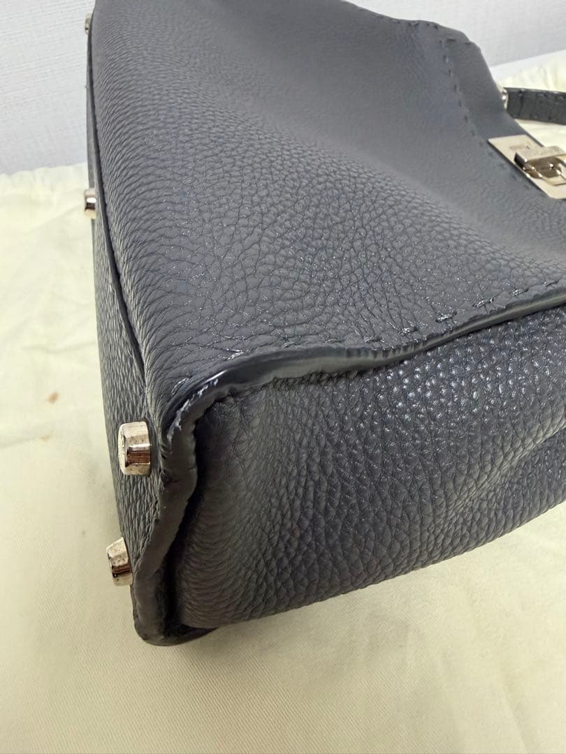 FENDI セレリア ピーカブー ミディアム アスファルトグレー