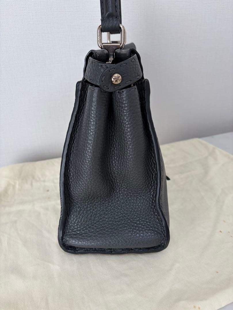 FENDI セレリア ピーカブー ミディアム アスファルトグレー