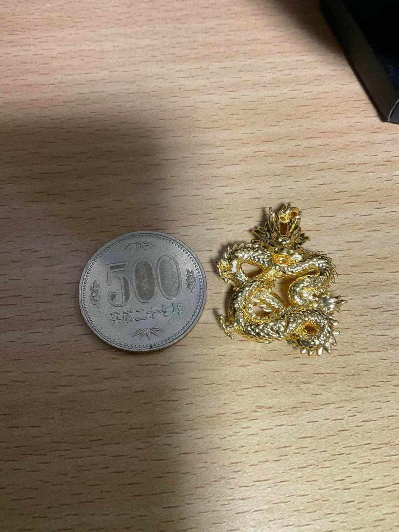 18 K ドラゴンペンダント (1 gram) とxiomi watch