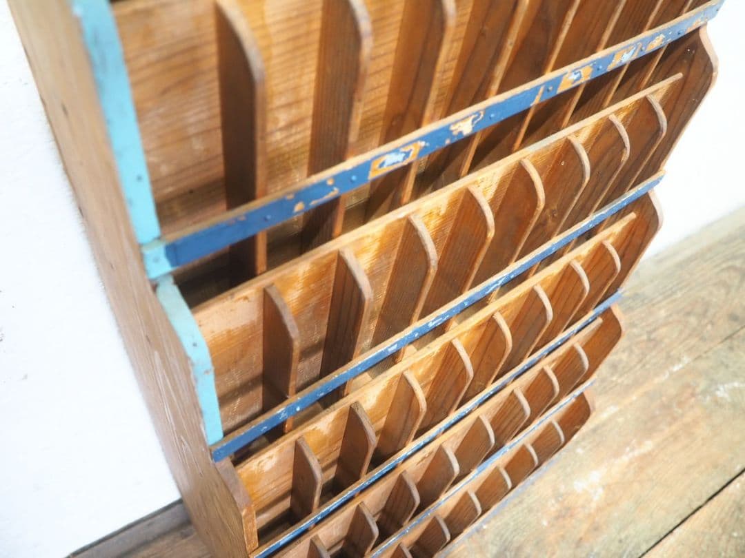 1230　昭和レトロな木製ラック　飾り棚　収納棚　ケース　小物入れ　ヴィンテージ