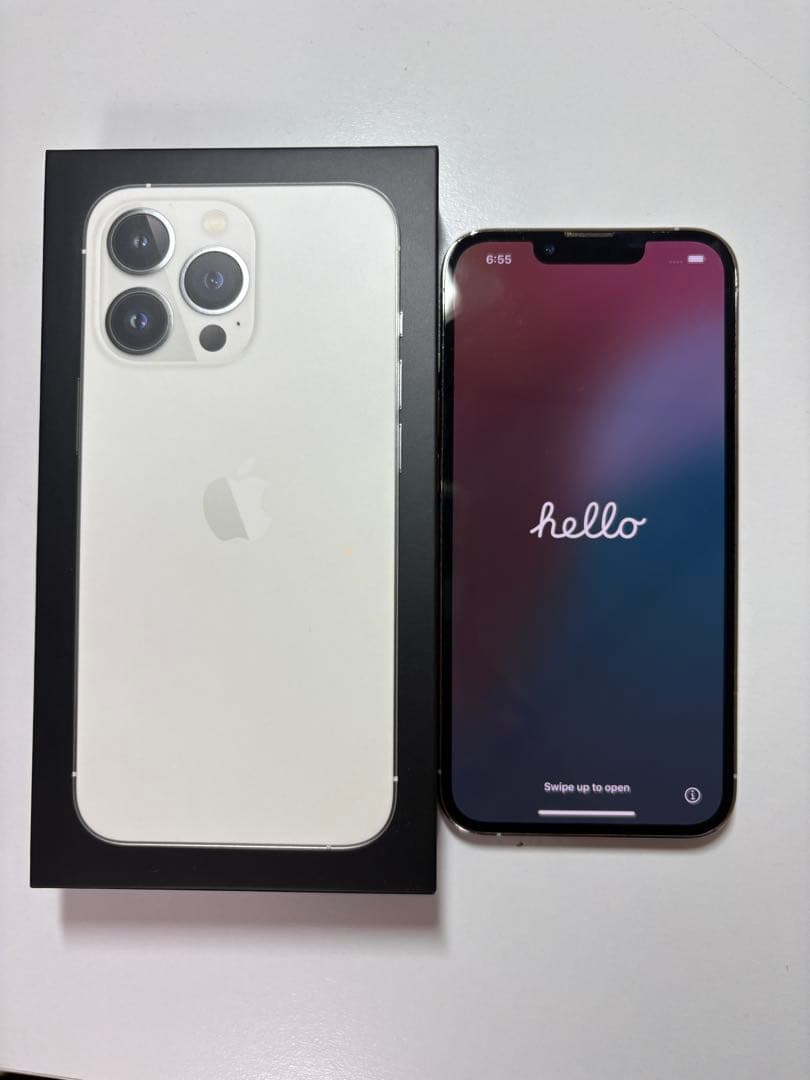 Apple iPhone 13 Pro シルバー 本体、ワイヤレス充電機