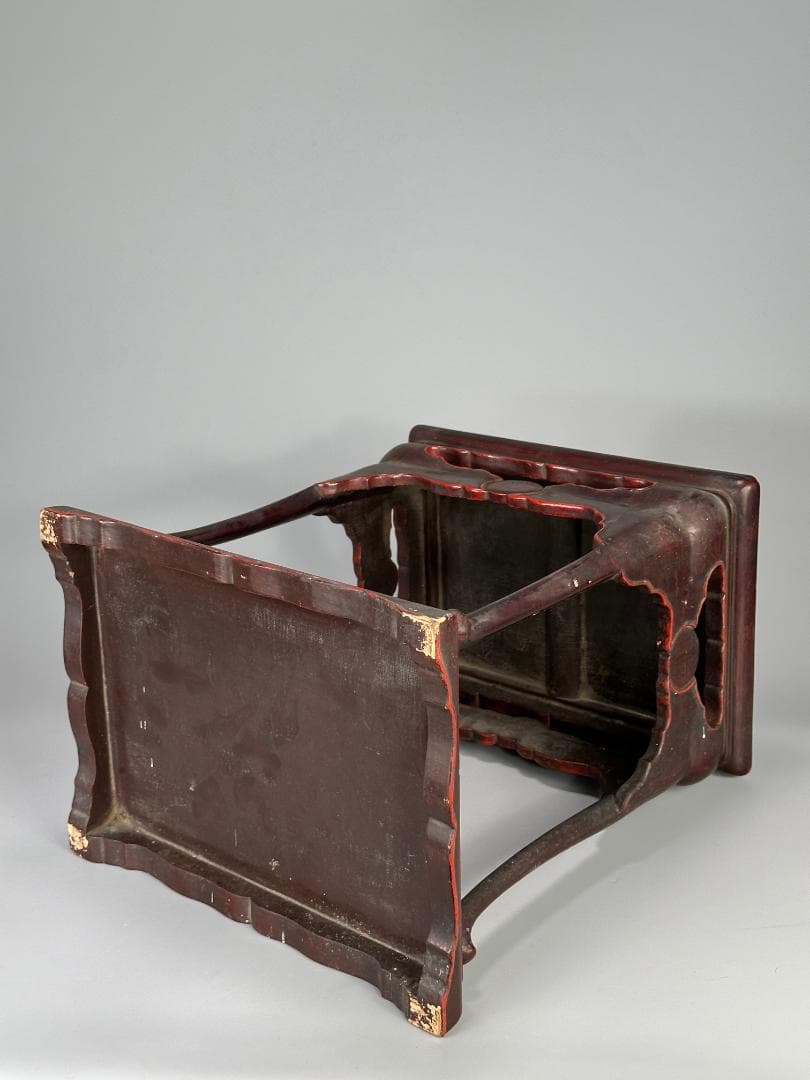 朝鮮古美術　李朝時代　李朝　漆塗卓　飾り台　香炉台　漆芸　時代卓　韓国美術