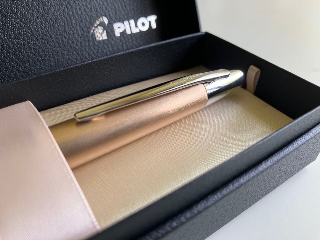 PILOT キャップレス デシモ 20カラーズ シャンパンゴールド M 新品