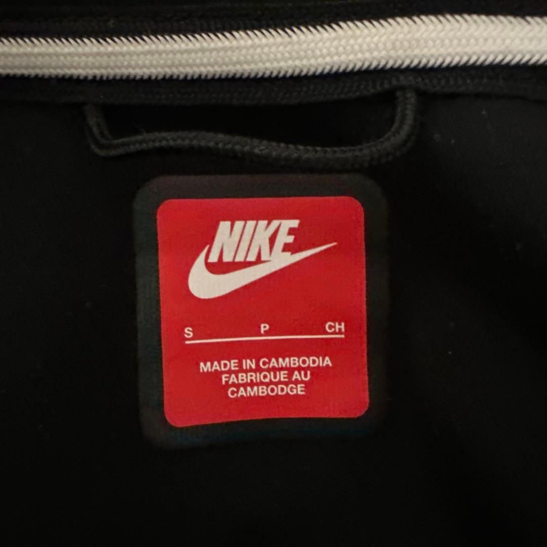 Nikeテックパーカー