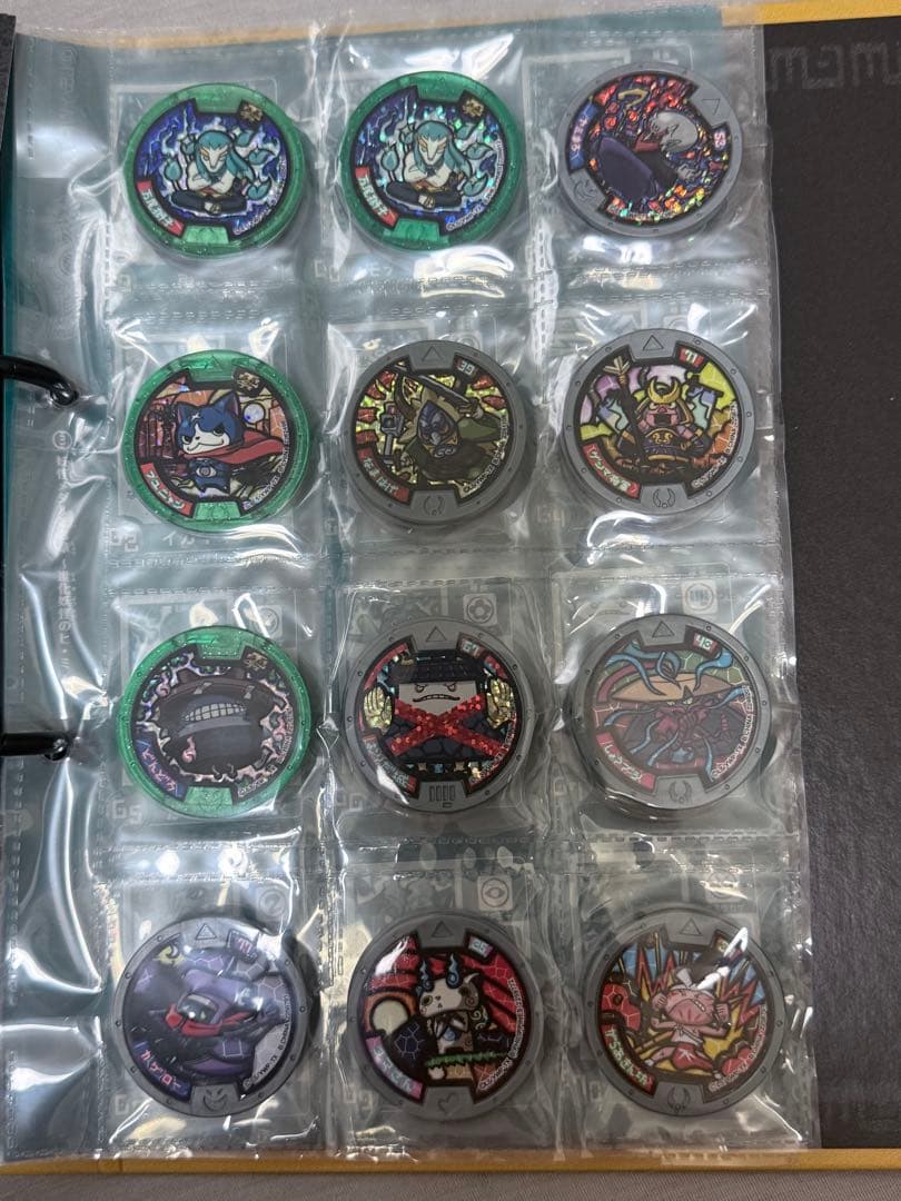 妖怪メダル141枚セット妖怪大辞典付き　　　相場不明のため高め設定(値段交渉可)