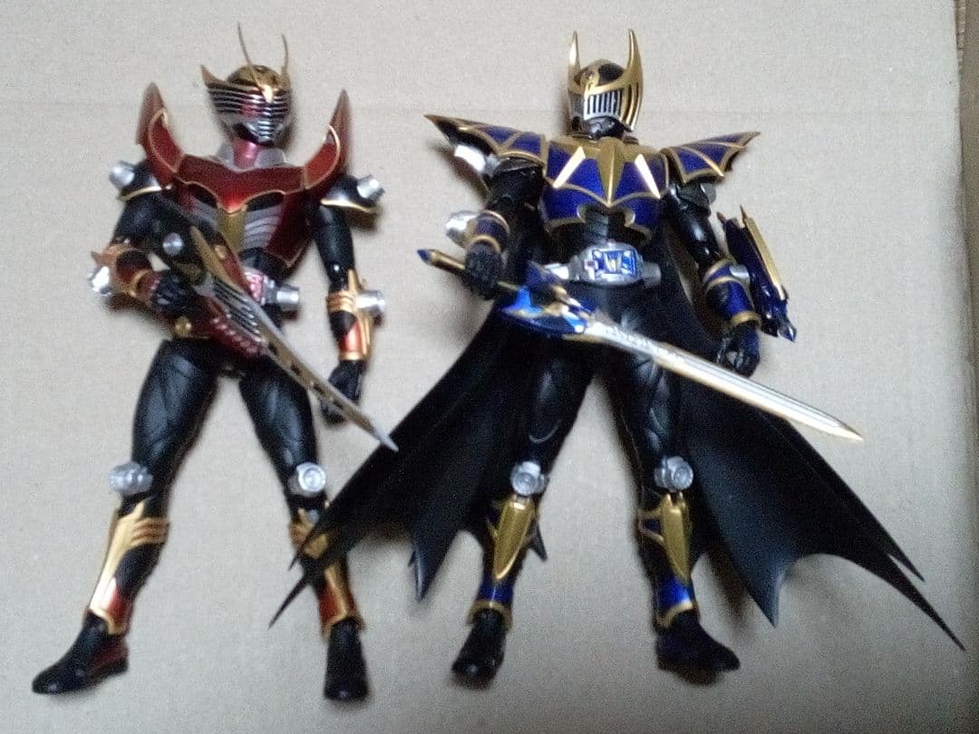 S.H.Figuarts 仮面ライダー龍騎 & ナイト サバイブ