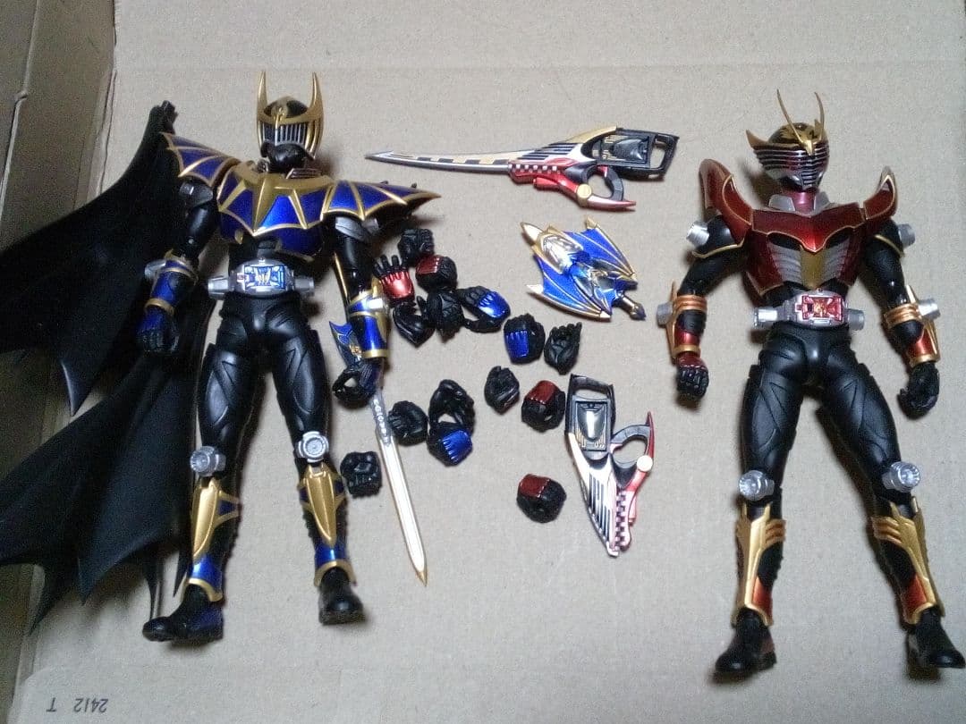 S.H.Figuarts 仮面ライダー龍騎 & ナイト サバイブ