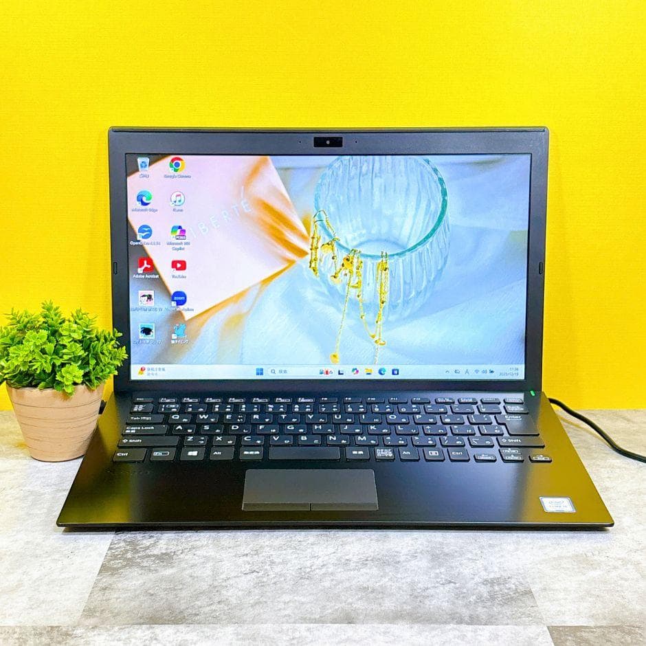 小型軽量❣ｉ5 ＆快適SSD✨カメラ付き フルHD 仕事趣味 Windows11