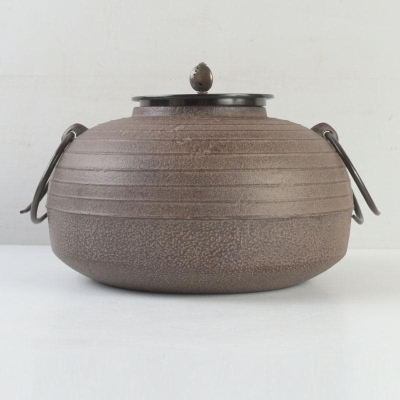 茶道具　釜師　菊池政光作　筋入平丸釜　共箱　V　9293A