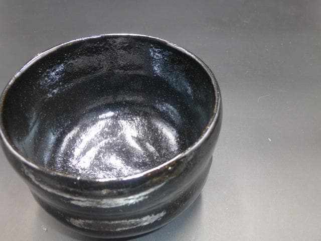 楽吉左衛門　十三代　惺入　黒茶碗／共箱共布／銘「五葉松」／表千家十二代尋牛斎極