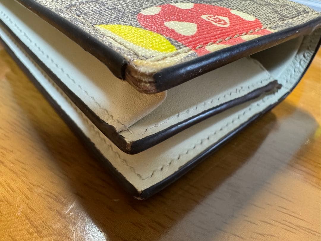 GUCCI りんご柄 二つ折り財布 箱付き