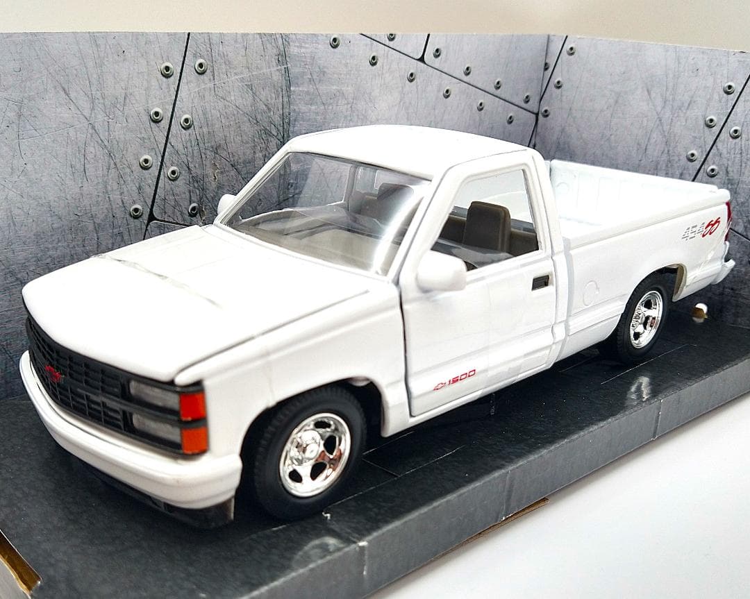 モーターマックス TL 1/24 '92 C-1500 454SS WHITE