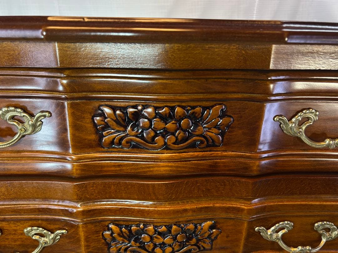 イタリア製、チェスト、猫脚 3段 ロココ調彫刻 クラウディオ・サオンチェラ