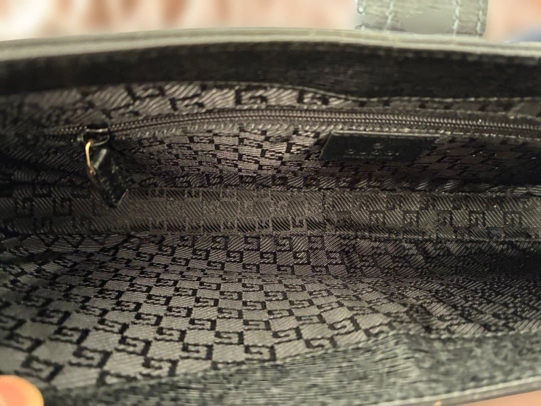 グッチショルダーバッグ　Gロゴ