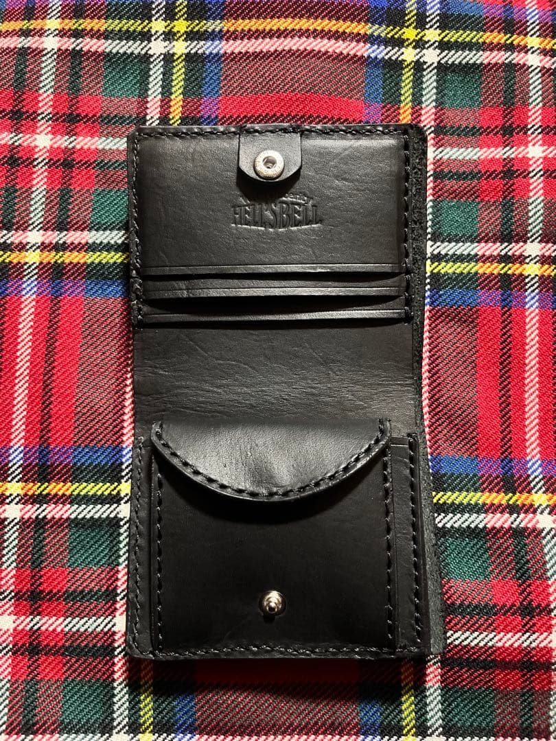 コンパクトウォレット レザー　キャットアイスタッズ