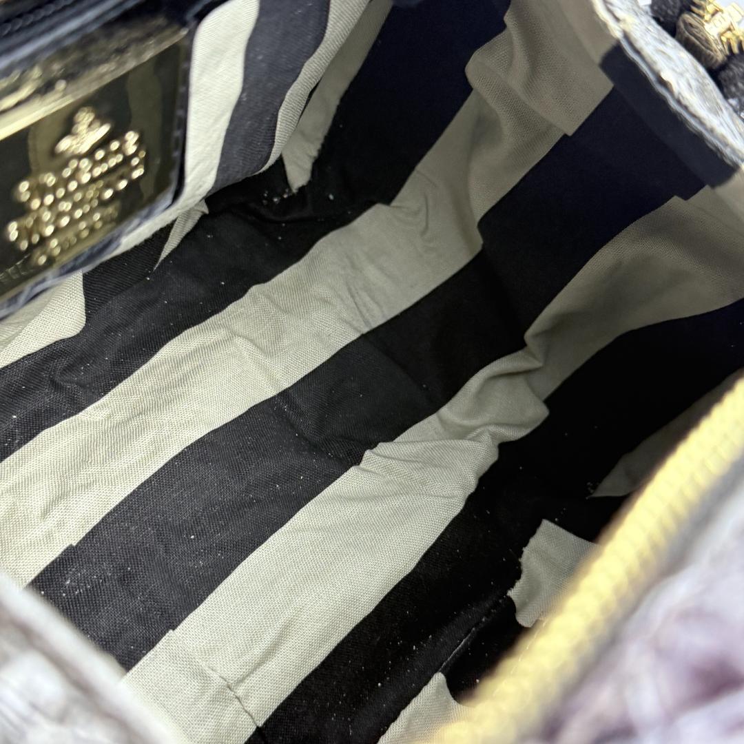 希少 ヴィヴィアンウエストウッド ハンドバッグ ヤスミン 型押し エナメル