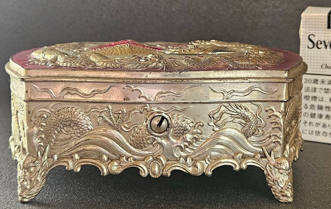 MADE IN OCCUPIDE JAPAN　陽刻浮彫　龍　城　富士山　宝石箱