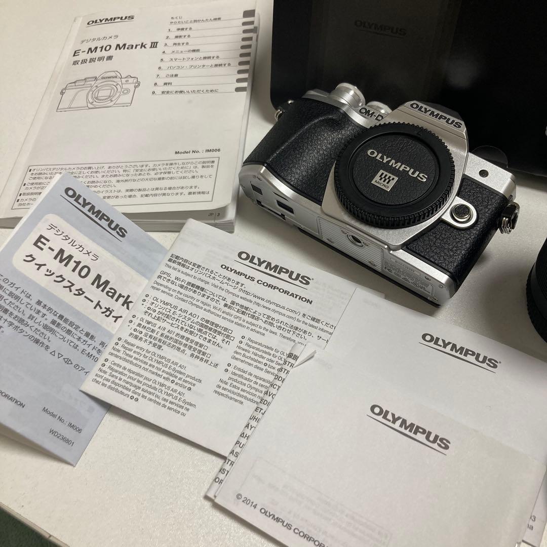 OLYMPUS OM-D E-M10 Mark III ダブルズームキット