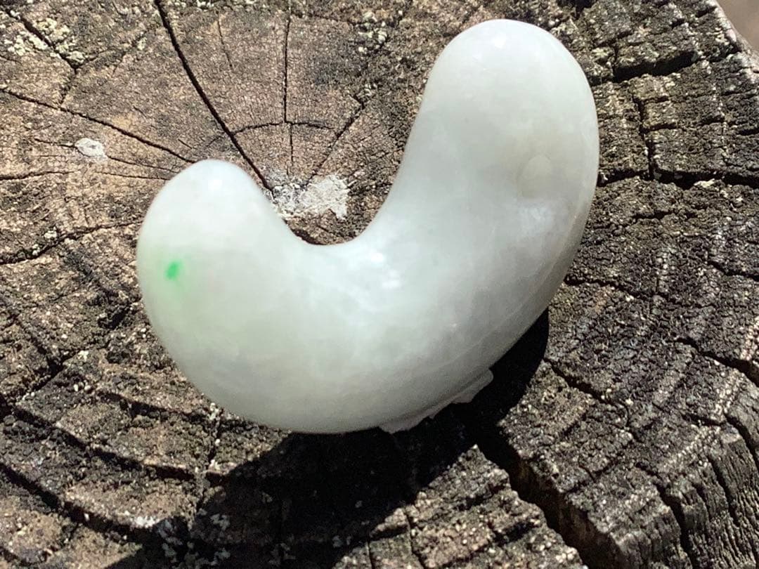 ✳限定卸し値段　極上氷紋様　糸魚川翡翠勾玉アイスジェイド プレゼント付　鑑別付