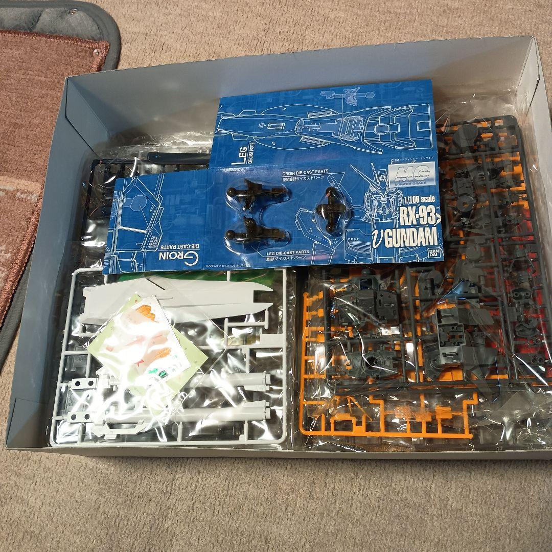 RX-93 νガンダム　地球連邦軍ニュータイプ専用モビルスーツ1/100