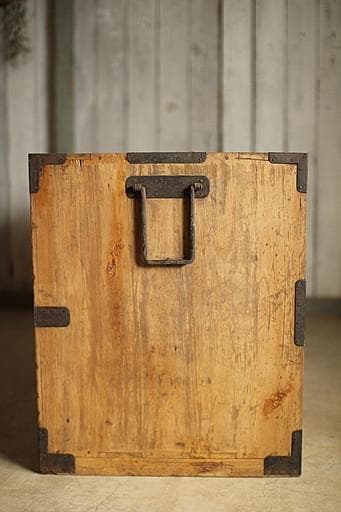 味のある丸金具時代箪笥　桐箪笥　抽斗2段