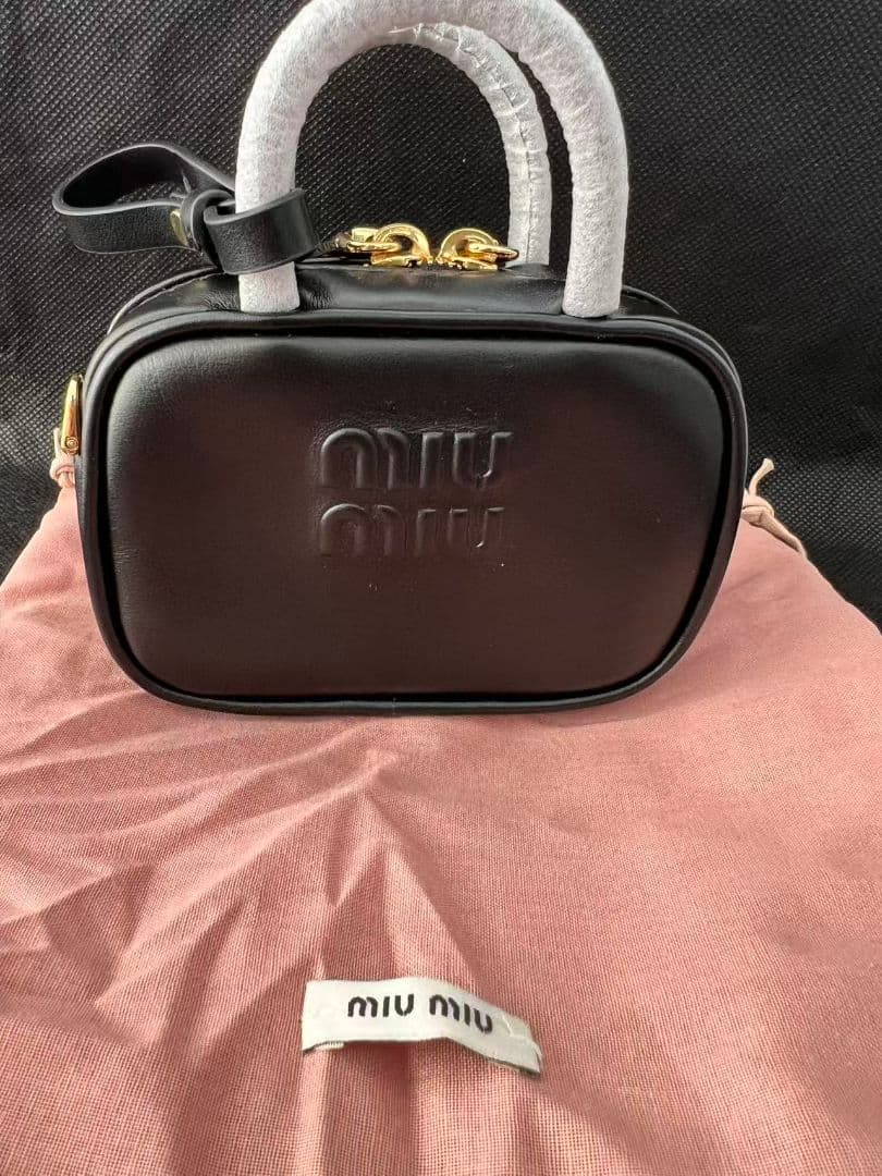 新品未使用 miu miu ミュウミュウ 黒レザーハンドバッグ