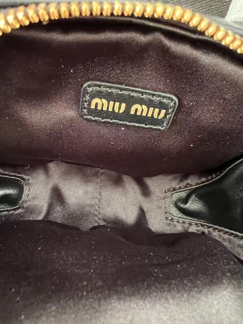 新品未使用 miu miu ミュウミュウ 黒レザーハンドバッグ