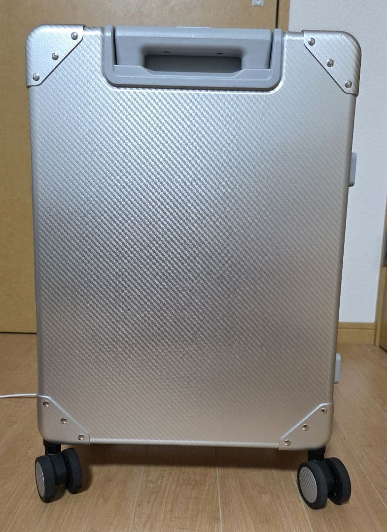 【中古超美品】ADIGO スーツケース アルミ 35L カーボン柄
