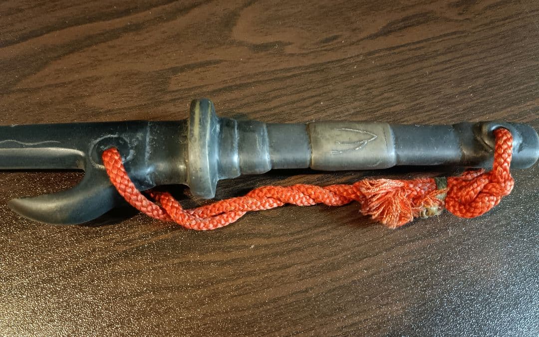 時代物 年代物 古銅 十手 兜割 鉢割 45,5cm 台座付き 甲冑 武具 鎧兜