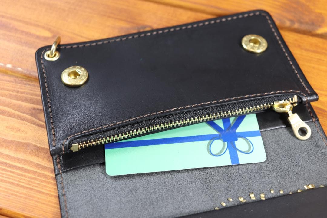 フラワースタッズミドルトラッカーウォレット ハトメ小判カン付き