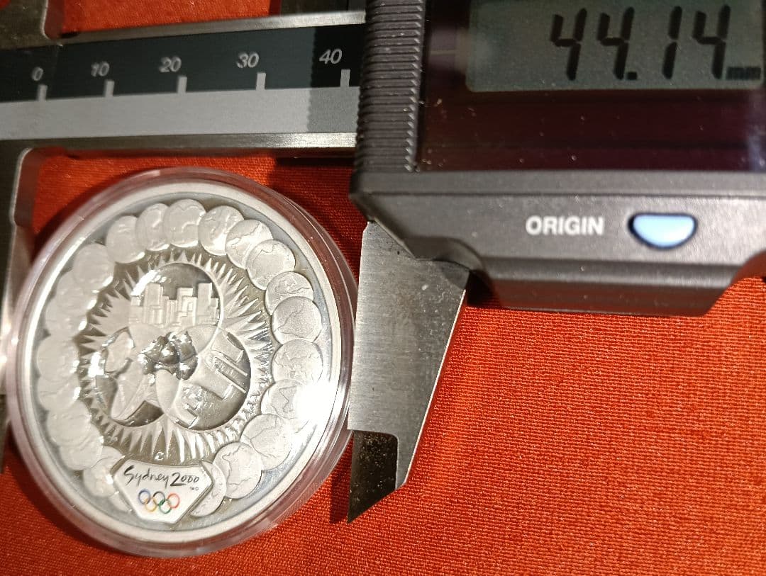 （掘り出し物）2000年シドニーオリンピック公式記念（５＄）銀貨品位：99.9％