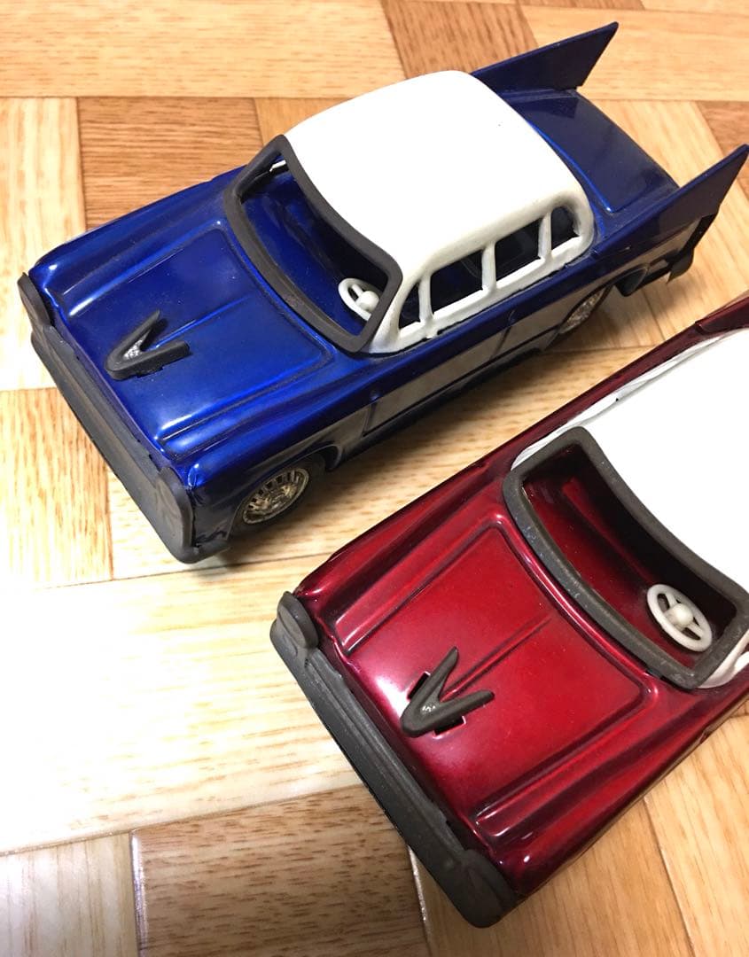 早い者勝ち〜　レトロなブリキおもちゃ　キャデラック　２台セット　更にセール！！