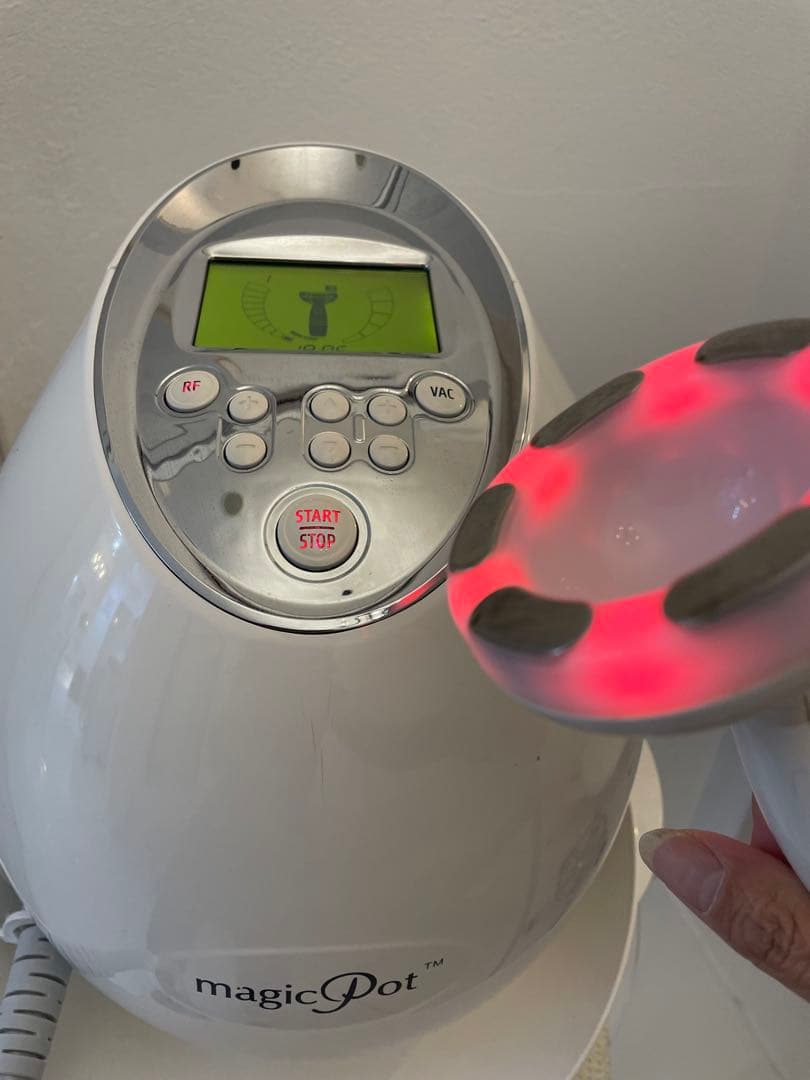 マジックポット美容機 ラジオ波.吸引.LED、3つを合わせた施術が同時にできます