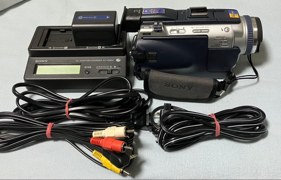 ソニー ビデオカメラDCR-TRV30ミニDV仕様機 作動機 画面劣化無し美品！