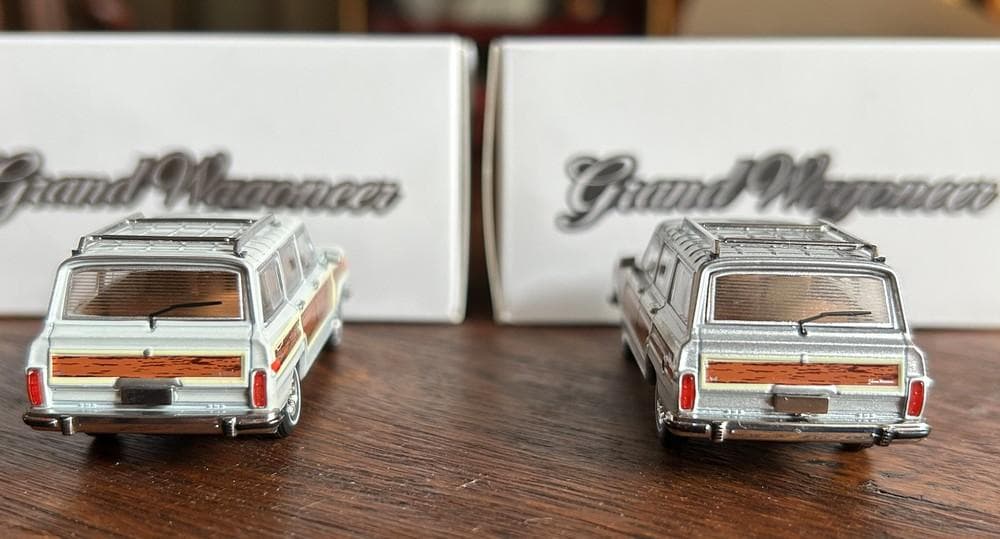 ★Jeep Grand Wagoneer/グランドワゴニア ミニカー 白・銀2台
