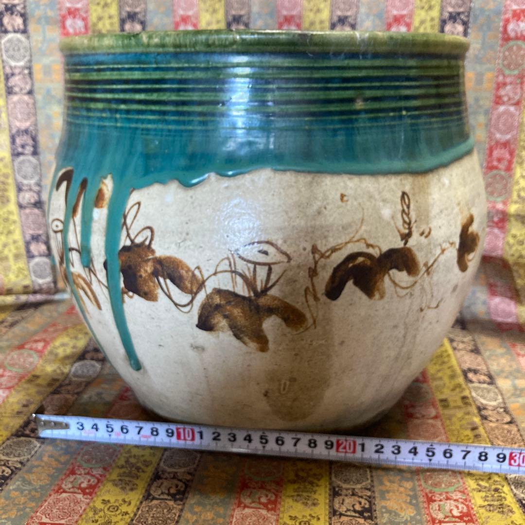 水屋のための織部の水指　高25×口27.5×幅31×高台21.5cm 茶道具