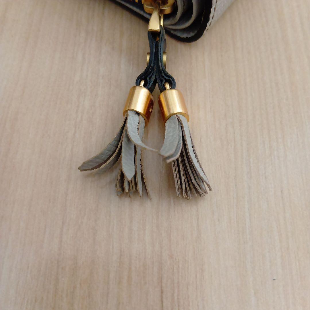 Epoi エポイ　ラウンドファスナー　二つ折り財布　ライトグレー