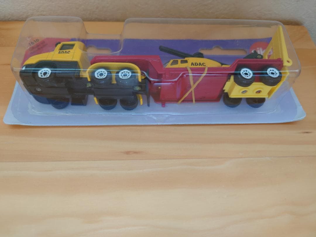 1/55 Siku(ジク)　 ADAC(ドイツ自動車連盟)低床ローダー＋ヘリ