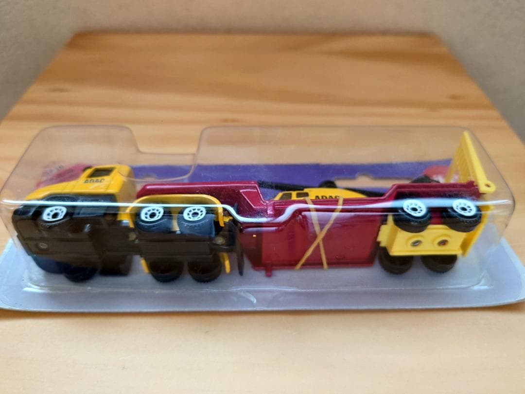 1/55 Siku(ジク)　 ADAC(ドイツ自動車連盟)低床ローダー＋ヘリ