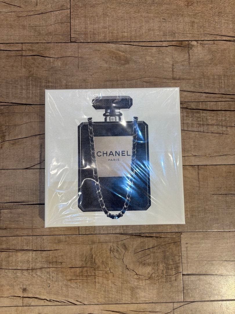 CHANEL 香水ボトルデザイン アート作品